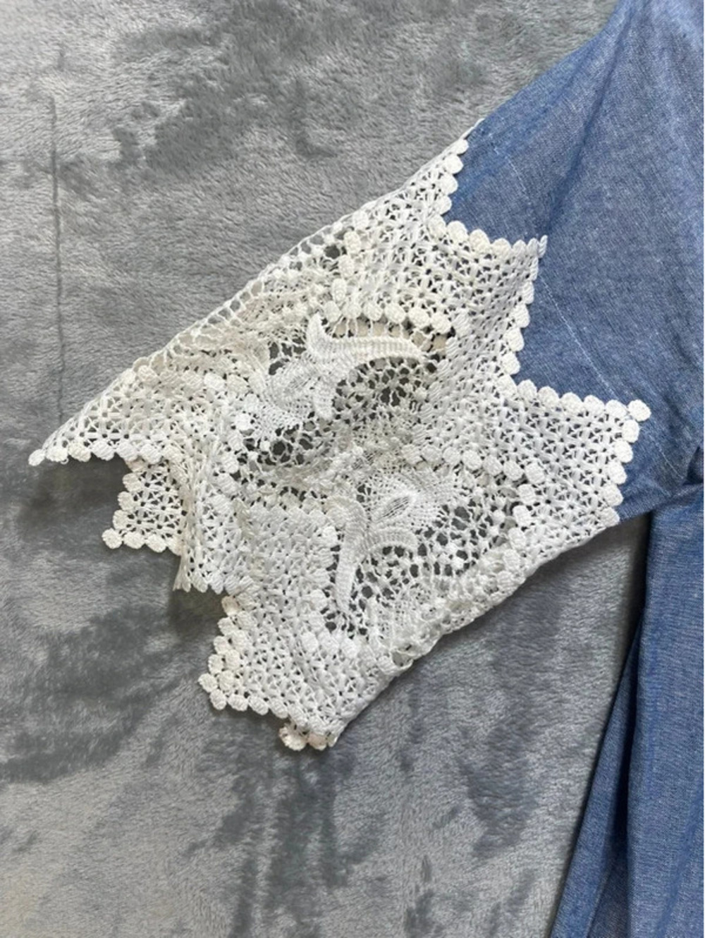 Mlle Gabrielle Womens Small Blue Chambray Shift Dress White Crochet Lace Boho - Picture 4 of 10